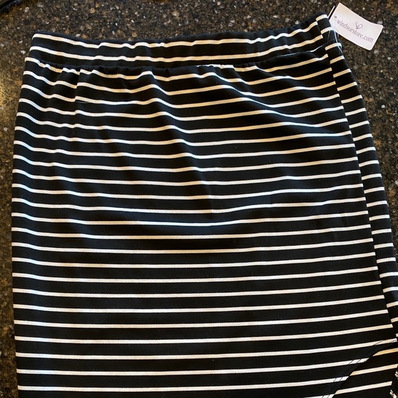 3/$20 Windsor asymmetrical skirt - Picture 6 of 6